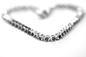 Expensive gifts for her: silver or platin necklace as a heart.