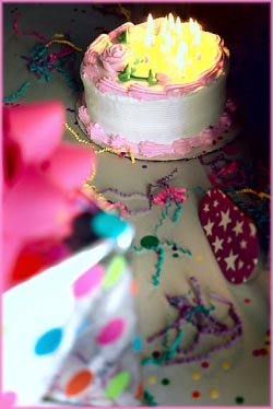 Happy birthday messages: birthday cake with lots of candles.