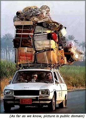 Funny picture of car with too much luggage on the roof.