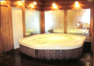 Valentines Day Wellness: Spoil your girlfriend with a spa: picture of a jacuzzi.